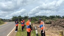 Jelang Libur Nataru, BPTD Babel Lakukan Pemasangan dan Pembersihan Fasilitas Keselamatan Jalan di Ruas Pangkal Pinang – Bangka Barat.
